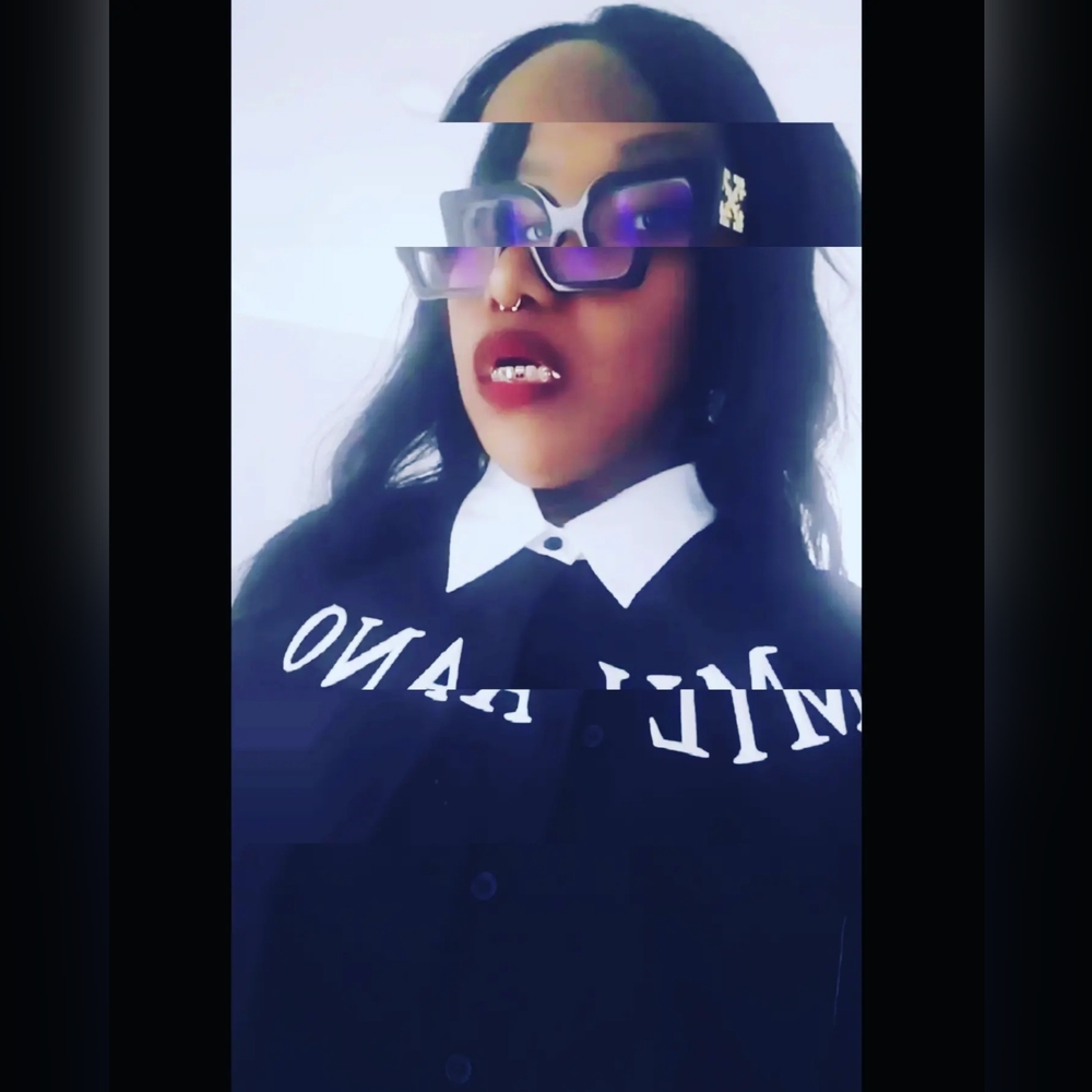 Meet your Posher, Roxanne